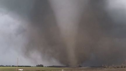 États-Unis : des tornades violentes touchent régulièrement le pays (France 2)