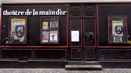 La fa&ccedil;ade du th&eacute;&acirc;tre parisien de la Main d'or, le 11 janvier 2014, apr&egrave;s l'interdiction du spectacle de Dieudonn&eacute; "Le Mur". (ALAIN JOCARD / AFP)