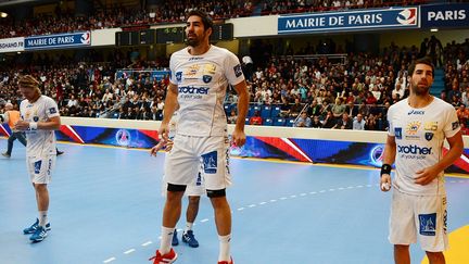 Les handballeurs du club de Montpellier s'&eacute;chauffent avant le match contre le PSG, le 30 septembre 2012 &agrave; Paris.&nbsp; (FRANCK FIFE / AFP)