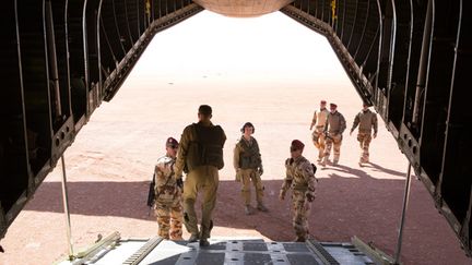 &nbsp; (Les forces de l'opération Barkhane au Mali, le 5 juillet dernier © MaxPPP)