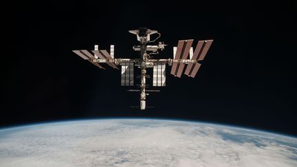 La Station spatiale internationale au dessus de la Terre, le 23 mai 2021. (ESA / NASA / GETTY IMAGES)