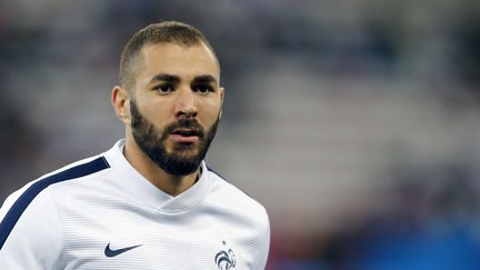 Karim Benzema avant un match entre la France et l'Arm&eacute;nie,&nbsp;&agrave; Nice (Alpes-Maritimes), le 8 octobre 2015. (VALERY HACHE / AFP)