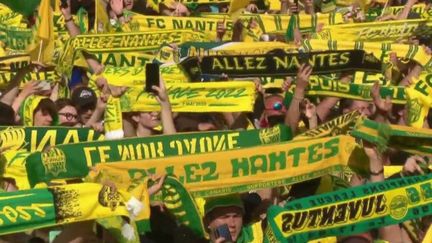 Dimanche 8 mai, les joueurs du FC Nantes ont ramené la Coupe de France, qu'ils ont remportée après une victoire en finale contre l'OGC Nice,&nbsp;la veille. (France 2)