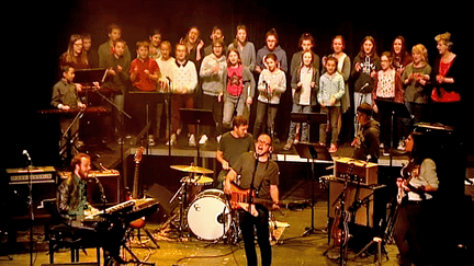 Le groupe rennais "Volontiers" accompagné des choeurs des enfants de l'école de musique pour un concert inédit dans le cadre des Trans Musicales 
 (France 3 / Culturebox)