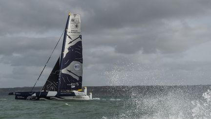 Dix jours après le départ de la Transat Jacques Vabre, le Maxi Edmond de Rothschild fait la course en tête dans la catégorie des Ultimes. (SEBASTIEN SALOM-GOMIS / AFP)