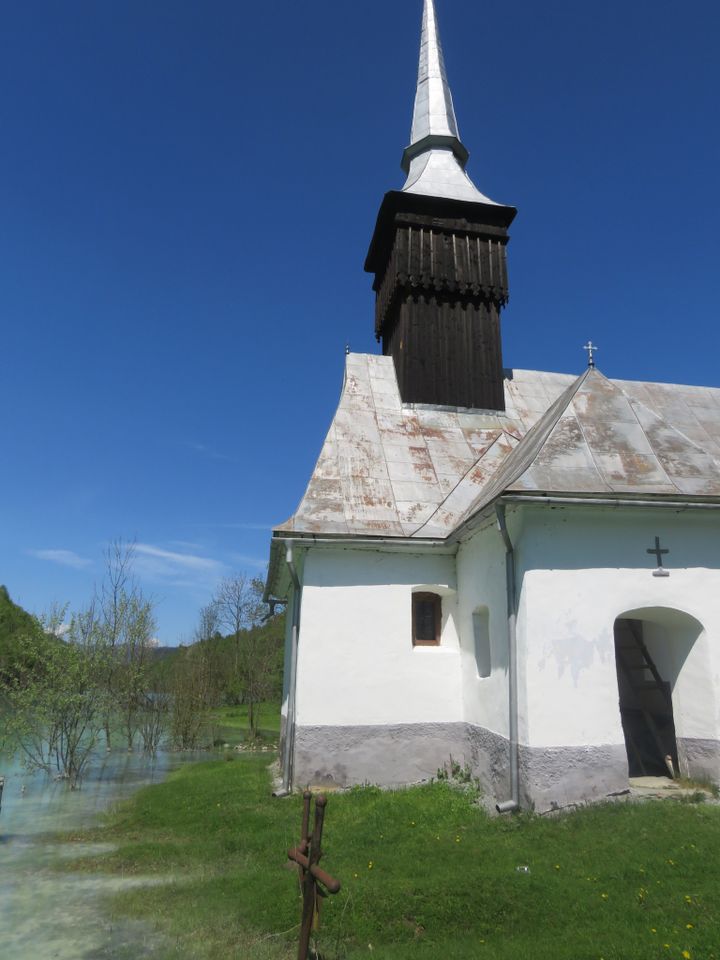 L'église de Vinta photographiée en 2018 avant qu'elle ne soit intégralement démontée. (RALUCA PRELIPCEANU)