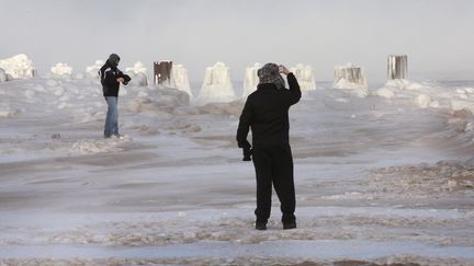 Le lac Michigan gel&eacute;, &agrave; Chicago (Etats-Unis), le 6 janvier 2014.&nbsp; (SCOTT OLSON / GETTY IMAGES NORTH AMERICA)