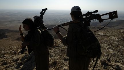 Des membres du PKK patrouillent dans le nord de l'Irak, pr&egrave;s d'Erbil,&nbsp;le 7 octobre 2014. (CITIZENSIDE/EDDIE GERALD / CITIZENSIDE.COM)