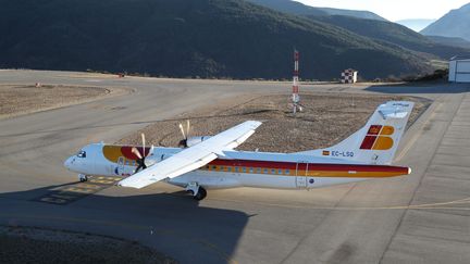 Un appareil de la compagnie espagnole Iberia sur l'aéroport d'Andorre, en janvier 2022. Photo d'illustration (MANUEL BLONDEAU / MAXPPP)