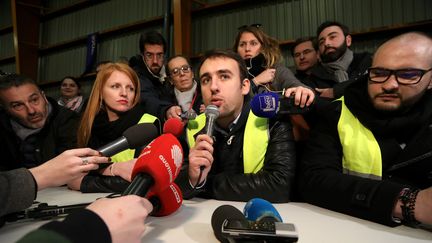 Ingrid Levavasseur et&nbsp;Hayk Shahinyan (au centre) donnent une conférence de presse à Marseille (Bouches-du-Rhône), le 5 janvier 2019. (MAXPPP)