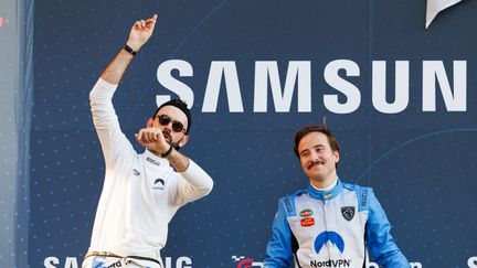 Pierre Chabrier (à gauche) et Sylvain Levy (à droite) sur le circuit Bugatti du Mans (Sarthe), le 9 septembre 2024. (CLEMENT LUCK / AFP)