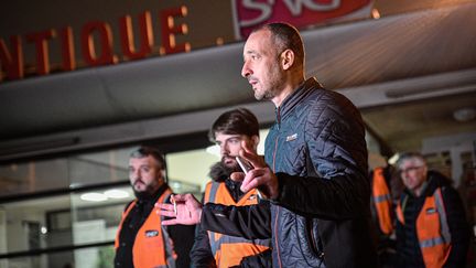 Les grévistes du Technicentre SNCF de Châtillon (Hauts-de-Seine) tiennent une conférence de presse, le 30 octobre 2019. (MAXPPP)