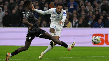 Pierre-Emerick Aubameyang's strike, here in front of Sadibou Sané, Friday February 9.  (NICOLAS TUCAT / AFP)