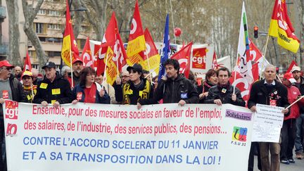 Quatre syndicats, la CGT, FO, la FSU et Solidaires, oppos&eacute;s au projet de loi sur l'emploi, manifestent mardi 9 avril 2013 &agrave; Toulouse (Haute-Garonne).&nbsp;, (ERIC CABANIS / AFP)