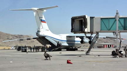 Un avion russe sur le tarmac de l'aéroport de Kaboul (Afghanistan), le 25 août 2021. (AYKUT KARADAG / ANADOLU AGENCY)