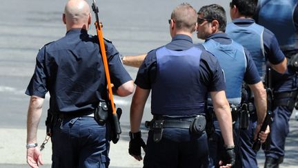 Des policiers le 20 juin 2012 dans le quartier de la Paillarde, &agrave; Montpellier. (SYLVAIN THOMAS / AFP)