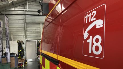 La sexagénaire gravement blessée par la chute d'un arbre a été transportée à l'hôpital de Rouen. (MELANIE KUSZELEWICZ / RADIO FRANCE)