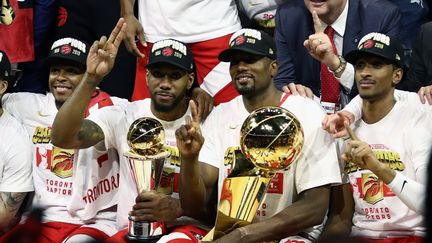 Les joueurs des Toronto Raptors célèbrent leur titre NBA décroché face aux Golden State Warriors, jeudi 13 juin 2019 à Oakland (Californie). (EZRA SHAW / GETTY IMAGES NORTH AMERICA)