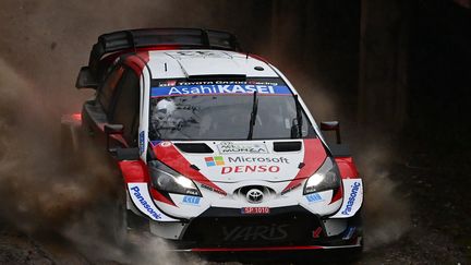 Elfyn Evans sous la pluie et dans la boue à Monza au volant de sa Toyota (MIGUEL MEDINA / AFP)