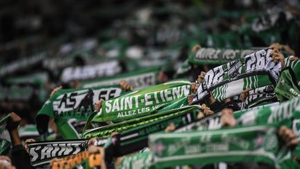 Supporters de l'AS Saint-Étienne au stade Geoffroy Guichard à Saint-Étienne, le 5 novembre 2017. (PHILIPPE DESMAZES / AFP)