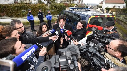 Les avocats de Jonathann Daval, Randall Schwerdorffer et Ornella Spatafora, en conférence de presse, lundi 29 janvier, à Grayèla-Ville (Haute-Saône).&nbsp; (SEBASTIEN BOZON / AFP)