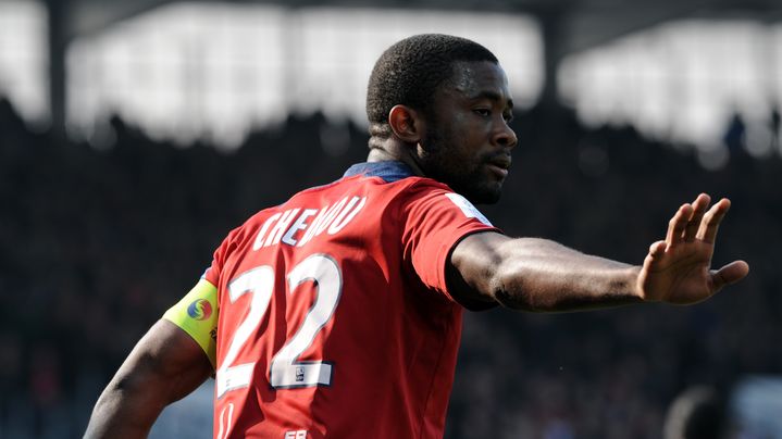 Le Lillois Aur&eacute;lien Chedjou lors du match de son &eacute;quipe &agrave; Brest, le 31 mars 2013.&nbsp; (FRED TANNEAU / AFP)