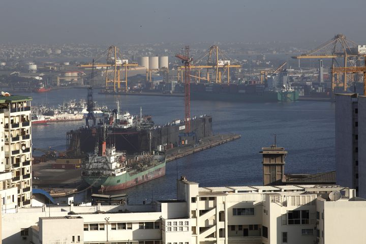 Dakar et son port. Photo prise le 8 février 2013. (AFP - NICOLAS THIBAUT / PHOTONONSTOP)