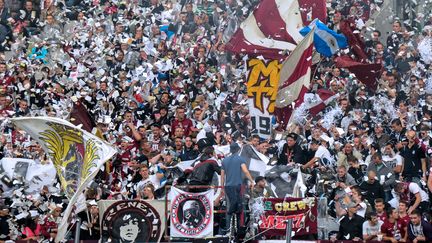 Des supporters de Metz durant le match contre le FC Nantes, le 16 ao&ucirc;t 2014,&nbsp;au stade Saint-Symphorien. (SEBASTIEN BOZON / AFP)