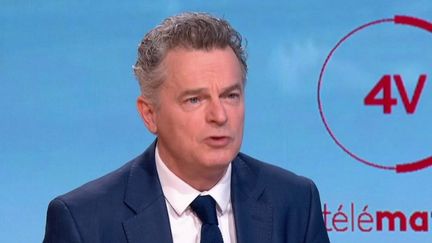 Fabien Roussel, député du Nord et secrétaire national du Parti communiste français (PCF), était l'invité des "4 Vérités" sur France 2, mardi 21 mars. (FRANCE 2)