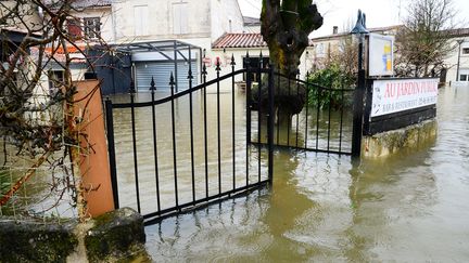 Inondations : en Charente-Maritime, le village de Courcoury est encerclé par les eaux