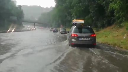 Intempéries sur une autoroute, juin 2018. (FRANCE 3)