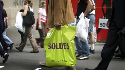 Les hommes plus dépensiers que les femmes en période de soldes