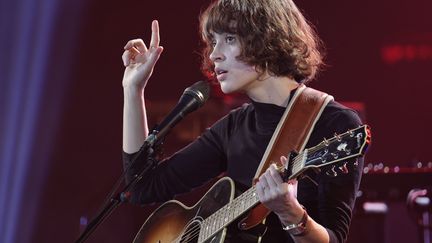 L'autrice-compositrice et interprète Claire Pommet, dite Pomme, lors du concert des Révélations des Victoires de la Musique, le 13 janvier 2019 au Casino de Paris.&nbsp; (SADAKA EDMOND / SIPA)