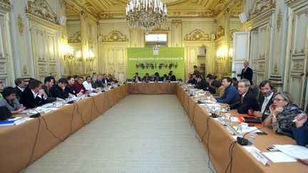 Le Grenelle de l'environnement, présidé par Jean-Louis Borloo, ministre de l'Ecologie, le 20 décembre 2007, à Paris. (PATRICK HERTZOG / AFP)