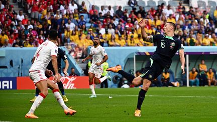 Mitchell Duke lors de son but contre la Tunisie, le 26 novembre 2022 à Al Wakrah. (ANNE-CHRISTINE POUJOULAT / AFP)