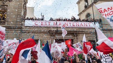 Des militants socialistes fêtent la victoire de&nbsp;François Hollande à la présidence de la République, le&nbsp;6 mai 2012. (MAXPPP)