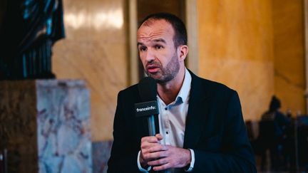 Le député et coordinateur national de LFI, Manuel Bompard, à l'Assemblée nationale à Paris, le 28 novembre 2024. (AMAURY CORNU / HANS LUCAS / AFP)