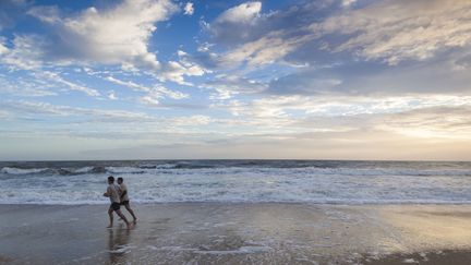 Une plage des Outer Banks, en Caroline du Nord (Etats-Unis). (BIBIKOW WALTER / HEMIS.FR / AFP)