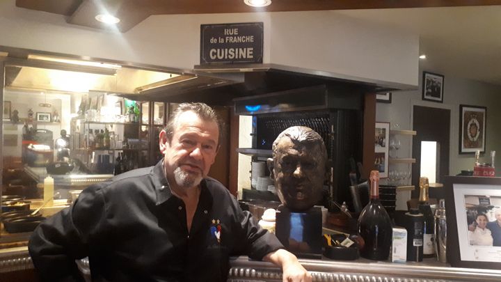 Claude Perraudin le propriétaire du restaurant "Le Père Claude" (FARIDA NOUAR / FRANCEINFO)