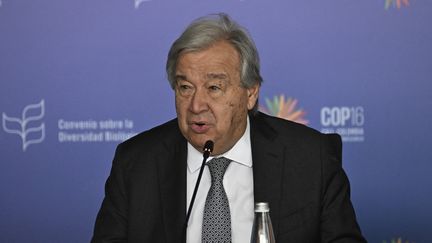 Le Secrétaire général de l'ONU, Antonio Guterres, s'exprime lors d'une conférence de presse à Cali (Colombie), le 30 octobre 2024. (JOAQUIN SARMIENTO / AFP)