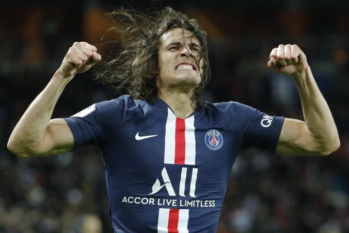 Edinson Cavani après avoir inscrit son 199e but avec le Paris Saint-Germain face à l'Olympique Lyonnais (GEOFFROY VAN DER HASSELT / AFP)