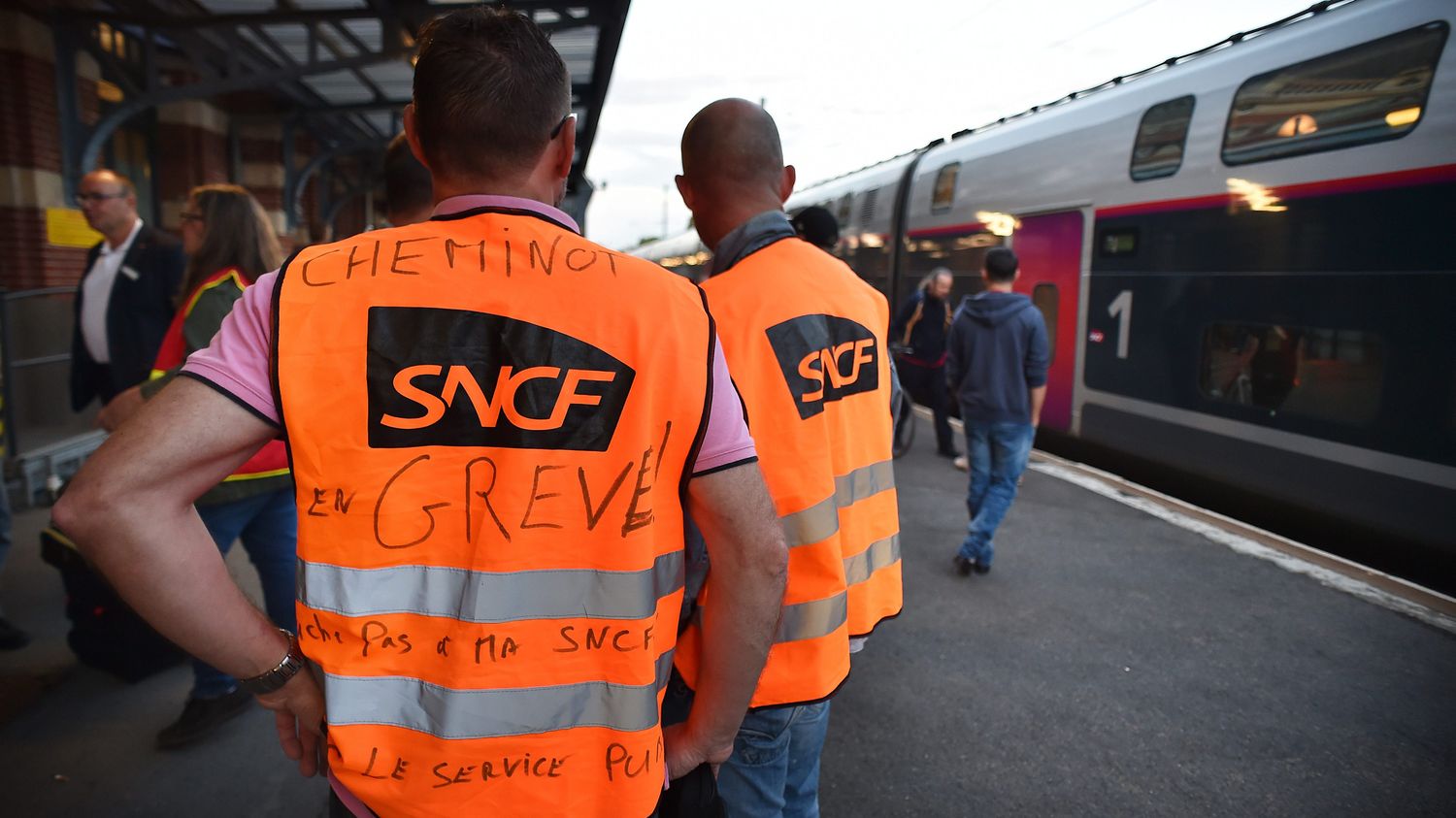 Grève à la SNCF : "pas de fâcherie", mais "des postures différentes