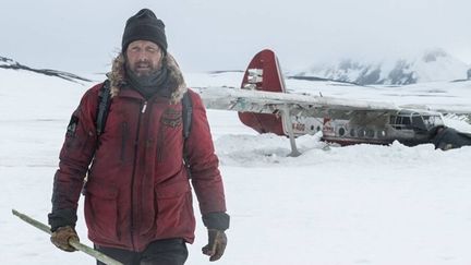 Mads Mikkelsen en mode survie dans l'Arctique.
 (The Joker)