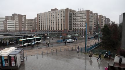 Des bus de la RATP dans un quartier de Bobigny (Seine-Saint-Denis) en 2012. (JACQUES DEMARTHON / AFP)