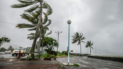 La ville de Mahébourg à l'île Maurice à l'approche du cyclone Belal, le 15 janvier 2024. (LAURA MOROSOLI / AFP)