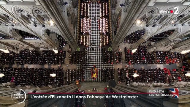 Funérailles d'Elizabeth II : entrée du cercueil de la reine dans l'abbaye de Westminster