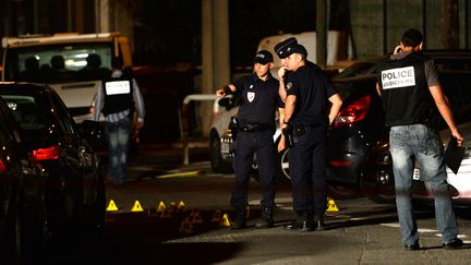 Une quarantaine d'impacts de balles ont &eacute;t&eacute; retrouv&eacute;s sur la voiture de la victime. (ANNE-CHRISTINE POUJOULAT / AFP)