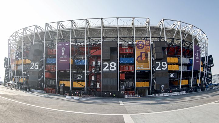 Le stade 974 de Doha, qui accueillera le match entre la France et le Danemark lors de la Coupe du monde 2022 au Qatar. (MOHAMMED DABBOUS / AFP)