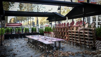 Les bars et restaurants ont de nouveau été contraints à la fermeture par décret du 29 octobre 2020 en France (illustration). (STEPHANE DE SAKUTIN / AFP)