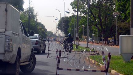 La zone de s&eacute;curit&eacute; autour des ambassades &agrave; Niamey (Niger), le 4 juin 2013. (BOUREIMA HAMA / AFP)